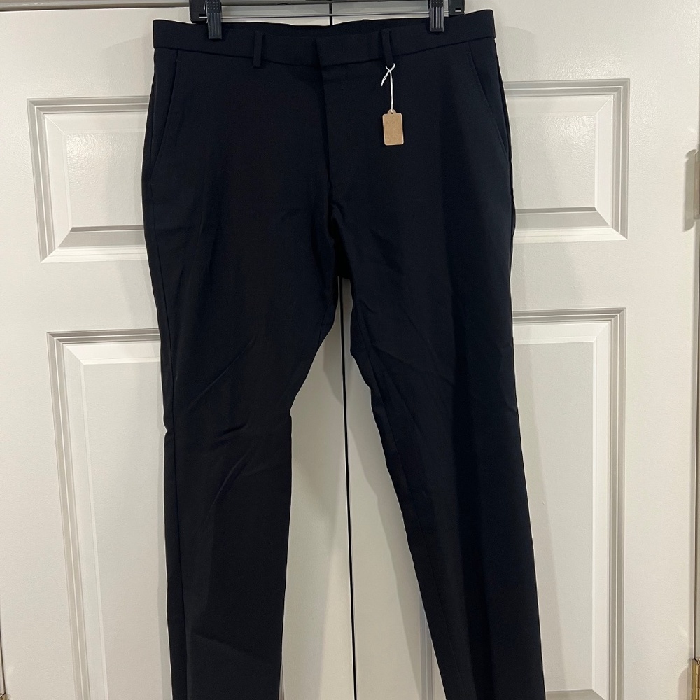 Tommy Hilfiger Men's Modern-Fit TH Flex Stretch Solid Dress Pants 36x30